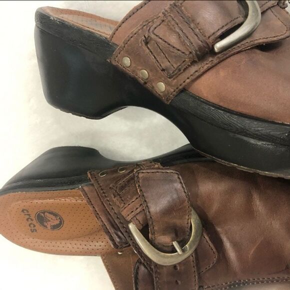 Crocs Brown Leather Slides Clogs Size 8 Y2K Cottagecore Gorpcore Comfort - Picture 6 of 7